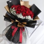 Luxurious red roses