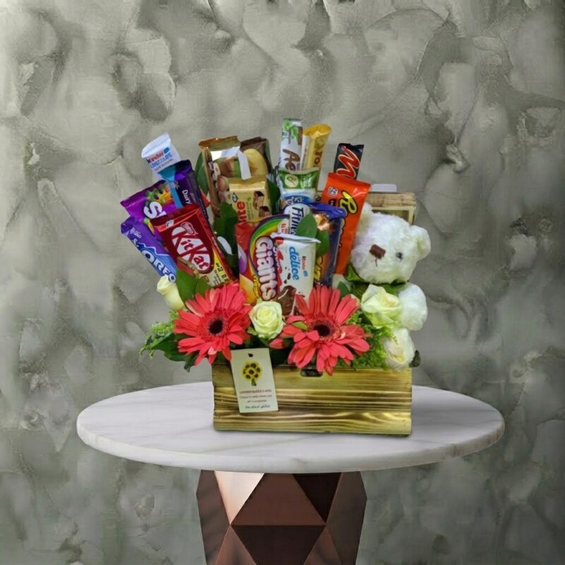 A chocolate flowers teddy bear box containing 15 pieces of chocolates in Amman-بوكس شوكولاتة وزهور ودبدوب