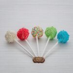 Cake Pop -Cake paste rich in jam and dipped in chocolate of various colors.