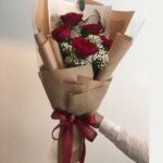 5 luxury red roses