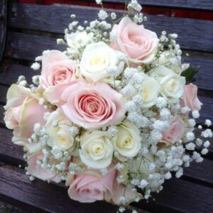 Pink and White Roses bouqate