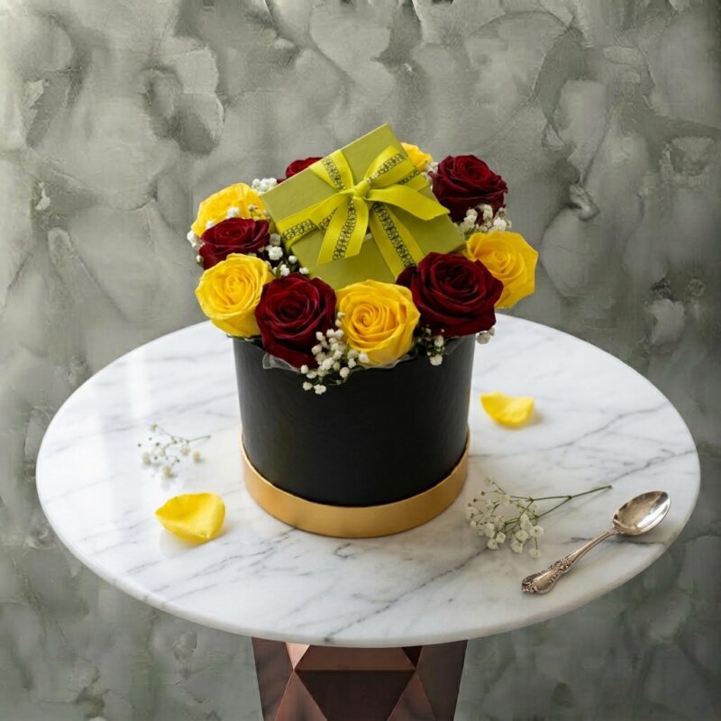 هلو بوكس زهور وشوكولاتة يحتوي على 10 وردات أحمر وأصفر وشوكولاتة باتشي 180غم في عمان-Hello flower chocolate box featuring 10 red and yellow roses with 180g Patchi chocolates in Amman.