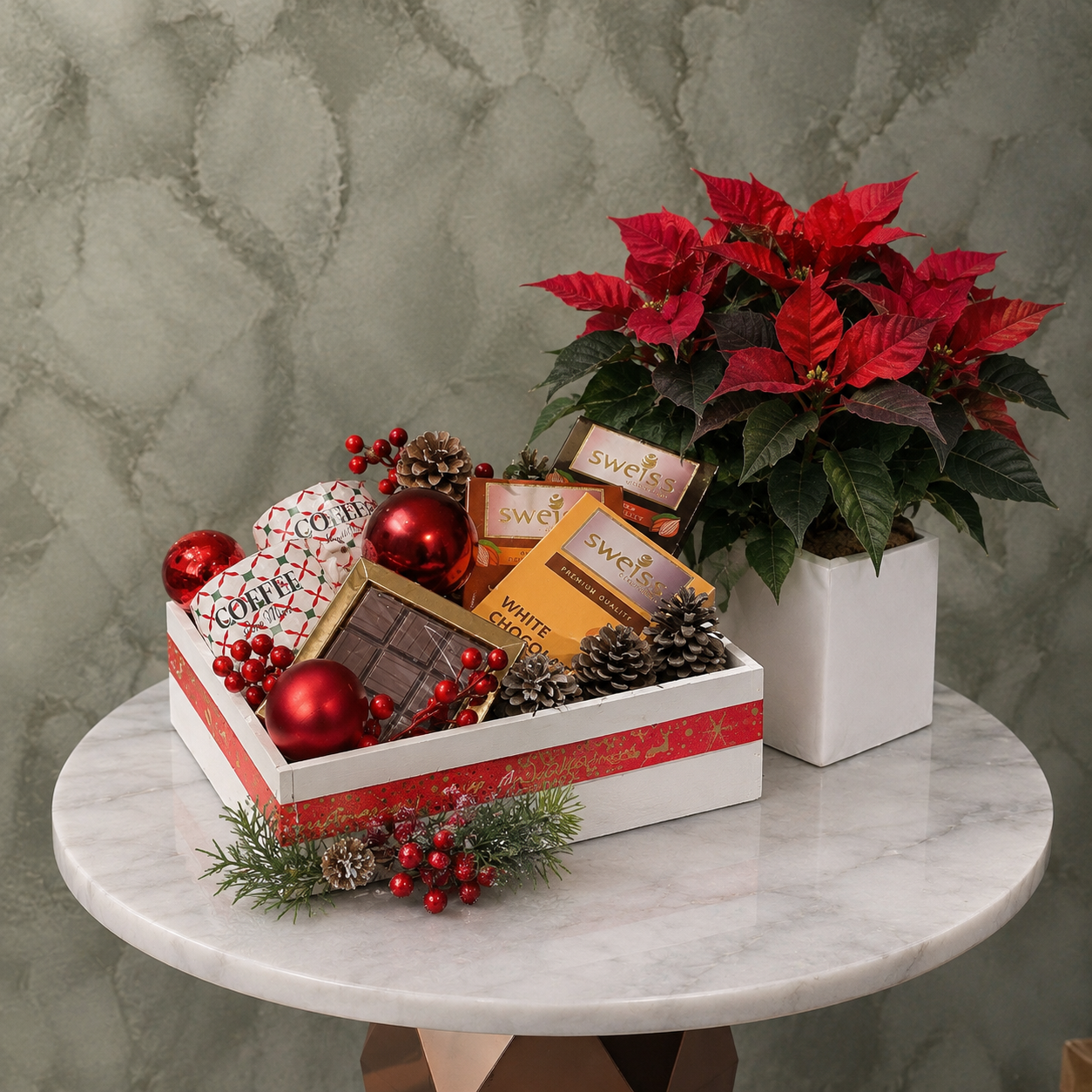 صندوق هدايا بهجة الكريسماس يحتوي على شوكولاتة سويس وتزيين عيد الميلاد في عمان-Christmas delight gift box filled with Sweiss chocolates and holiday ornaments in Amman