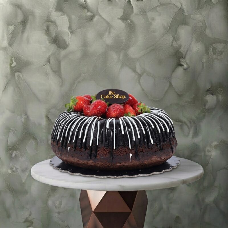 A classic homemade cake with chocolate and fresh strawberries serving 8 people from Cake Shop in Amman-كيك منزلي كلاسيك في عمان