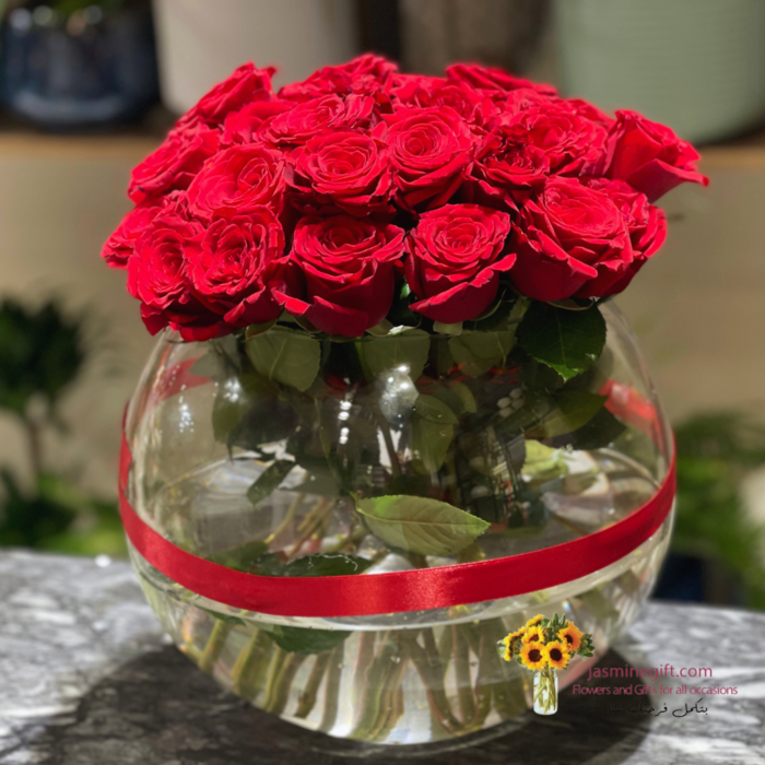 valentine's day red rose in a vase, send flowers for valentines day to amman jordan