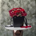 A luxury red rose gift box with an elegant design in Amman- صندوق هدايا ورود حمراء
