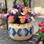 زهور بتنيسق فاخر في جرة مميز ارسلها لمن تحب في الأردن